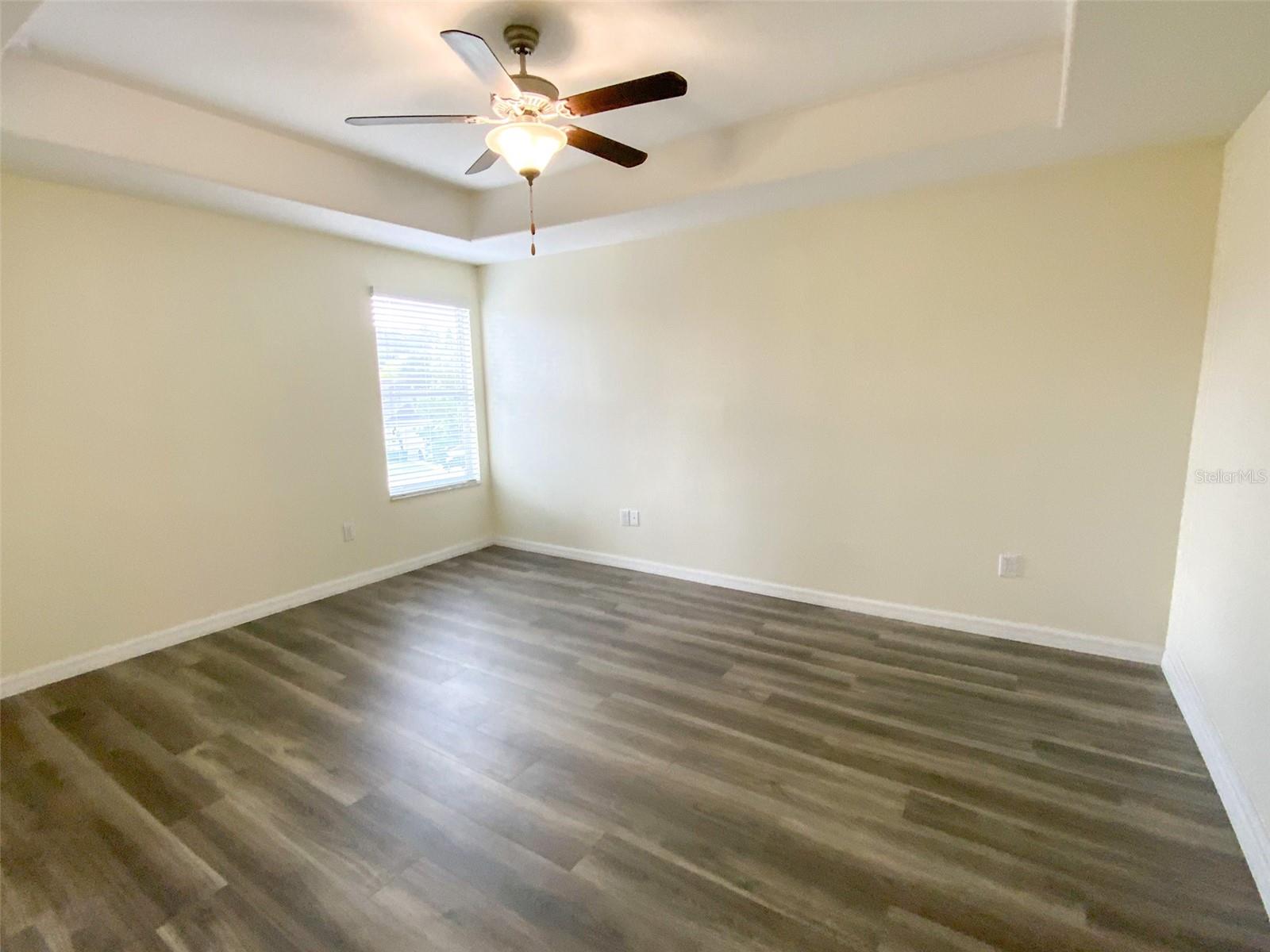 Image 19 of 50 For 21046 Passive Porch Drive