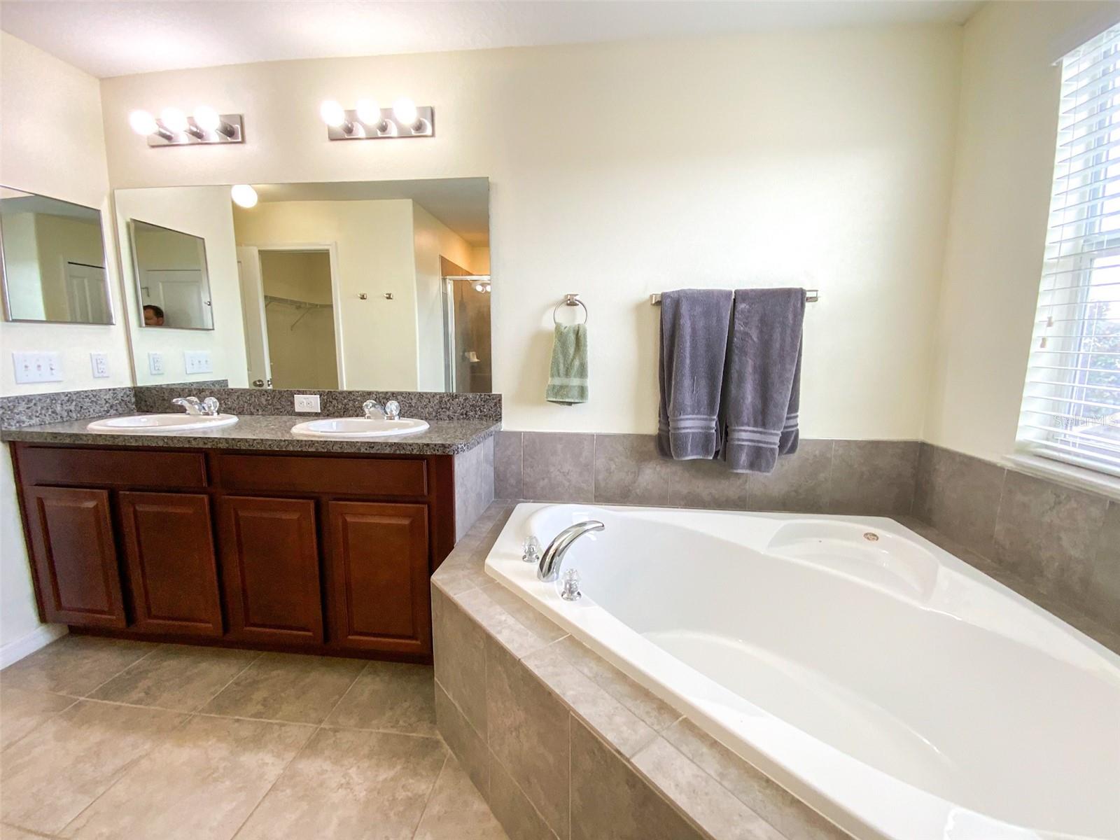 Image 21 of 50 For 21046 Passive Porch Drive