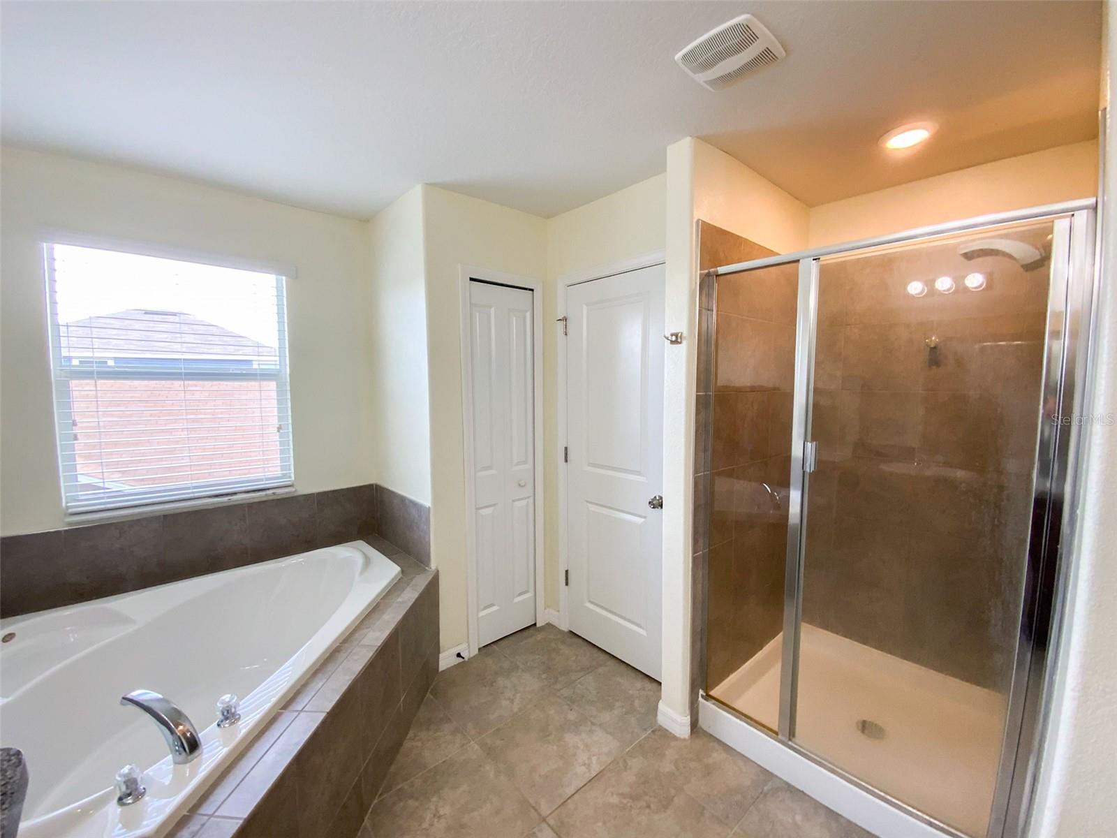 Image 22 of 50 For 21046 Passive Porch Drive