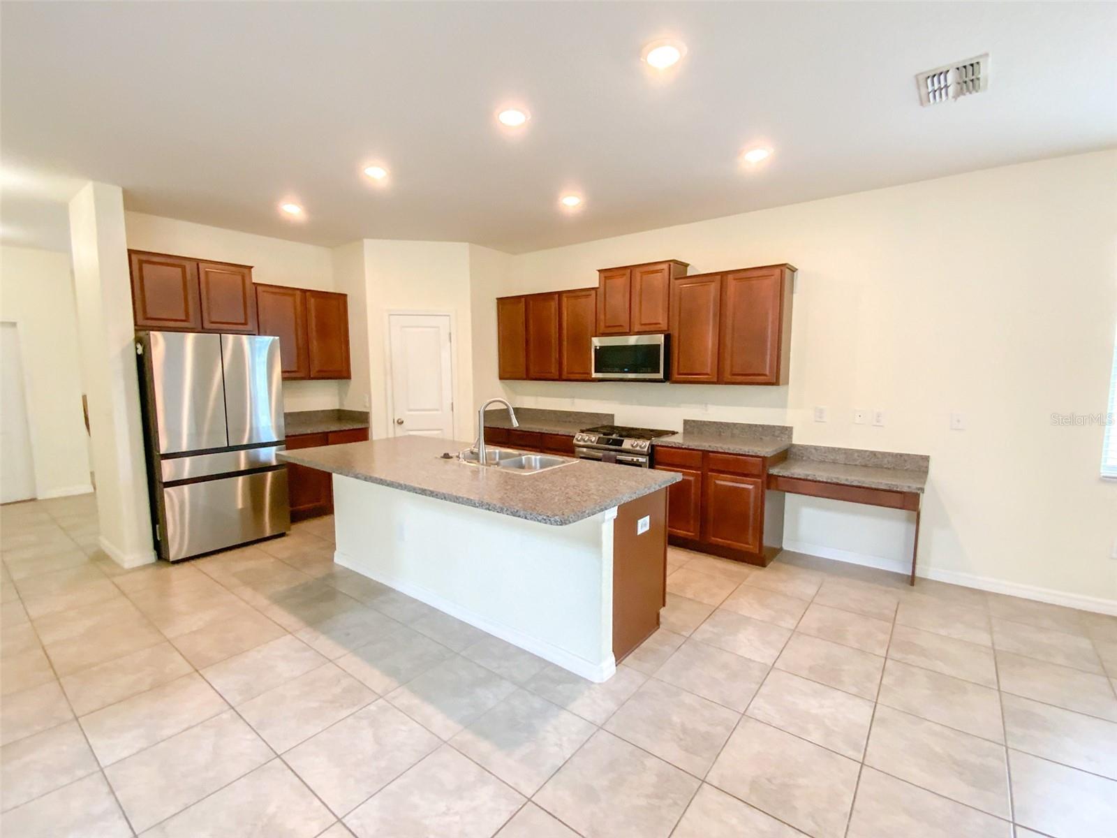 Image 3 of 50 For 21046 Passive Porch Drive