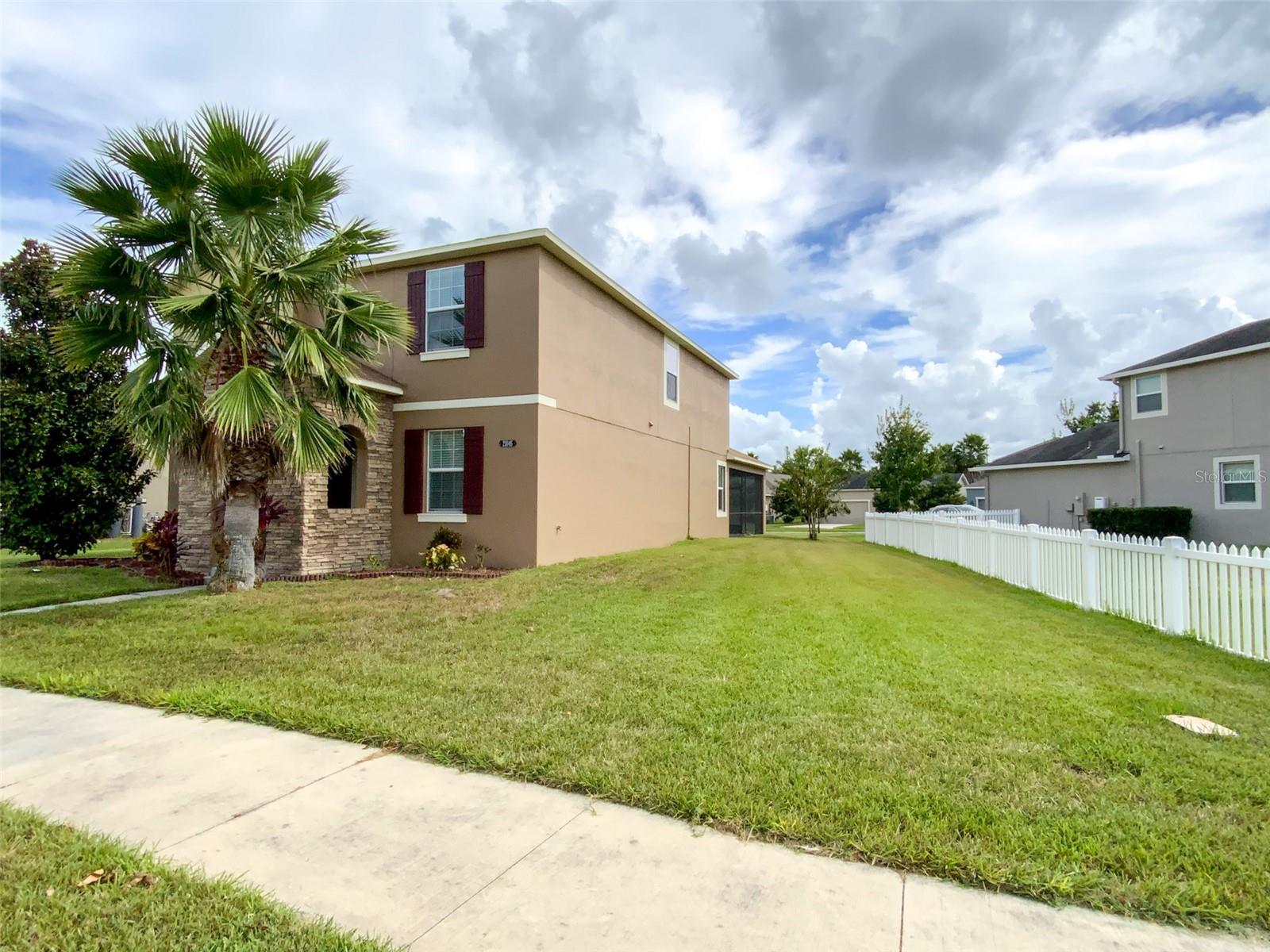 Image 40 of 50 For 21046 Passive Porch Drive