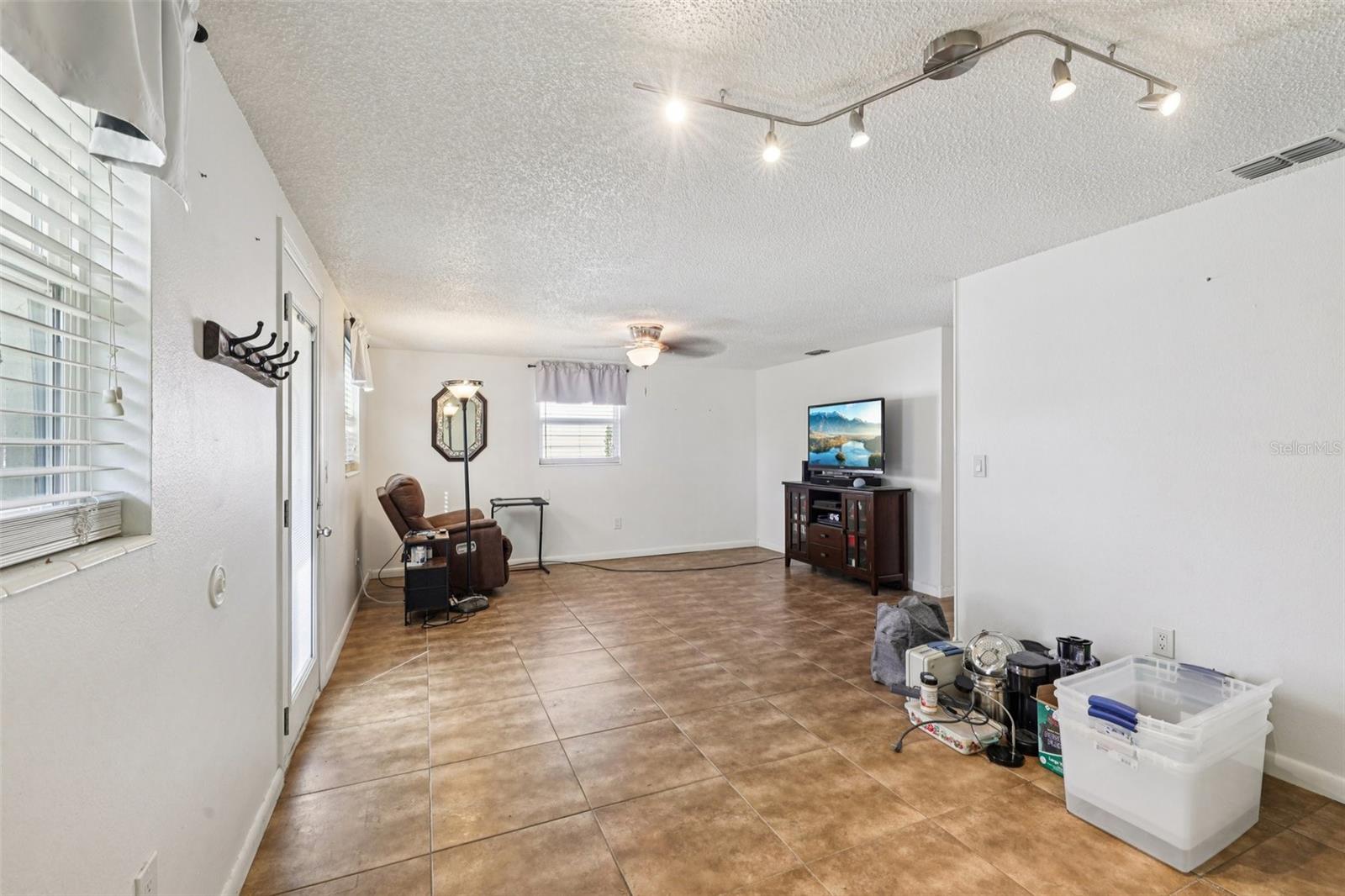 Image 11 of 46 For 1013 Oakhill Street