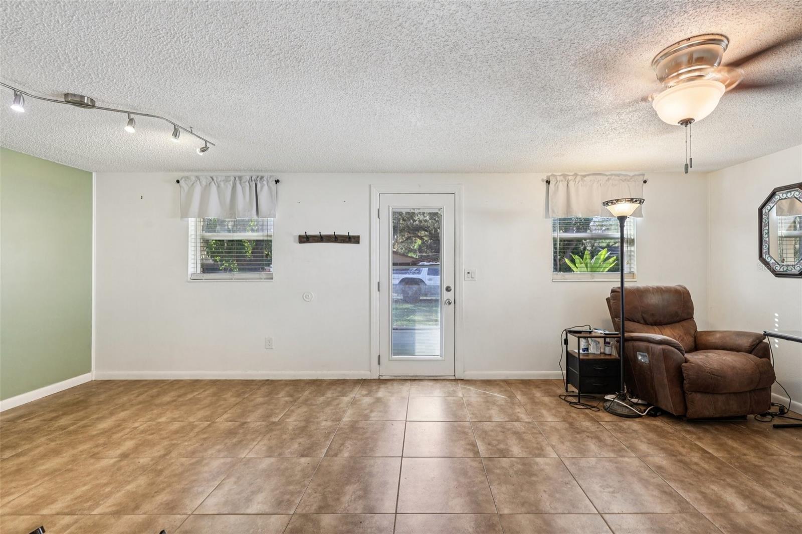 Image 14 of 46 For 1013 Oakhill Street