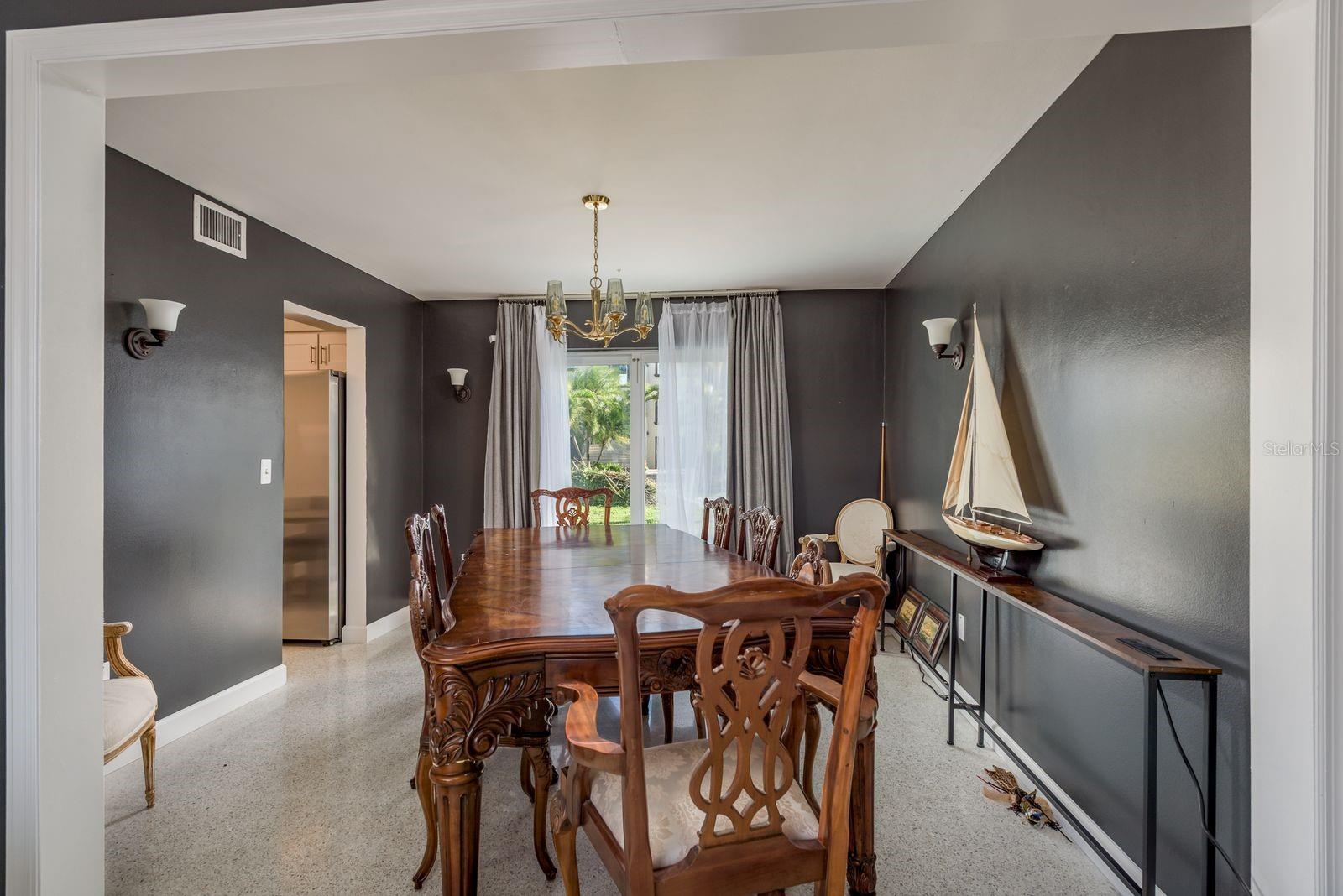 Image 12 of 58 For 829 Narcissus Avenue