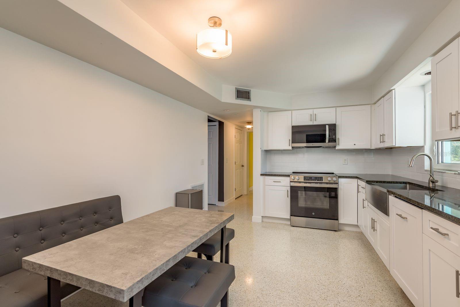 Image 14 of 58 For 829 Narcissus Avenue