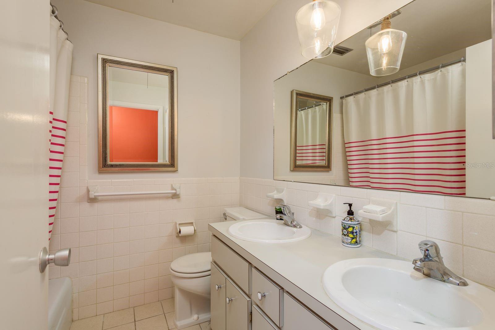 Image 24 of 58 For 829 Narcissus Avenue