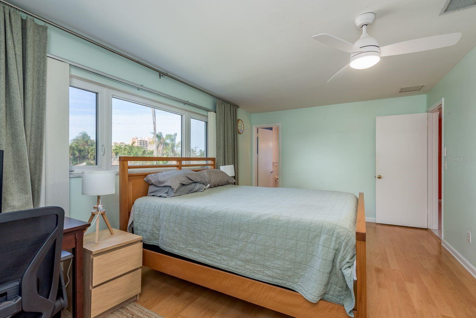 Image 28 of 58 For 829 Narcissus Avenue