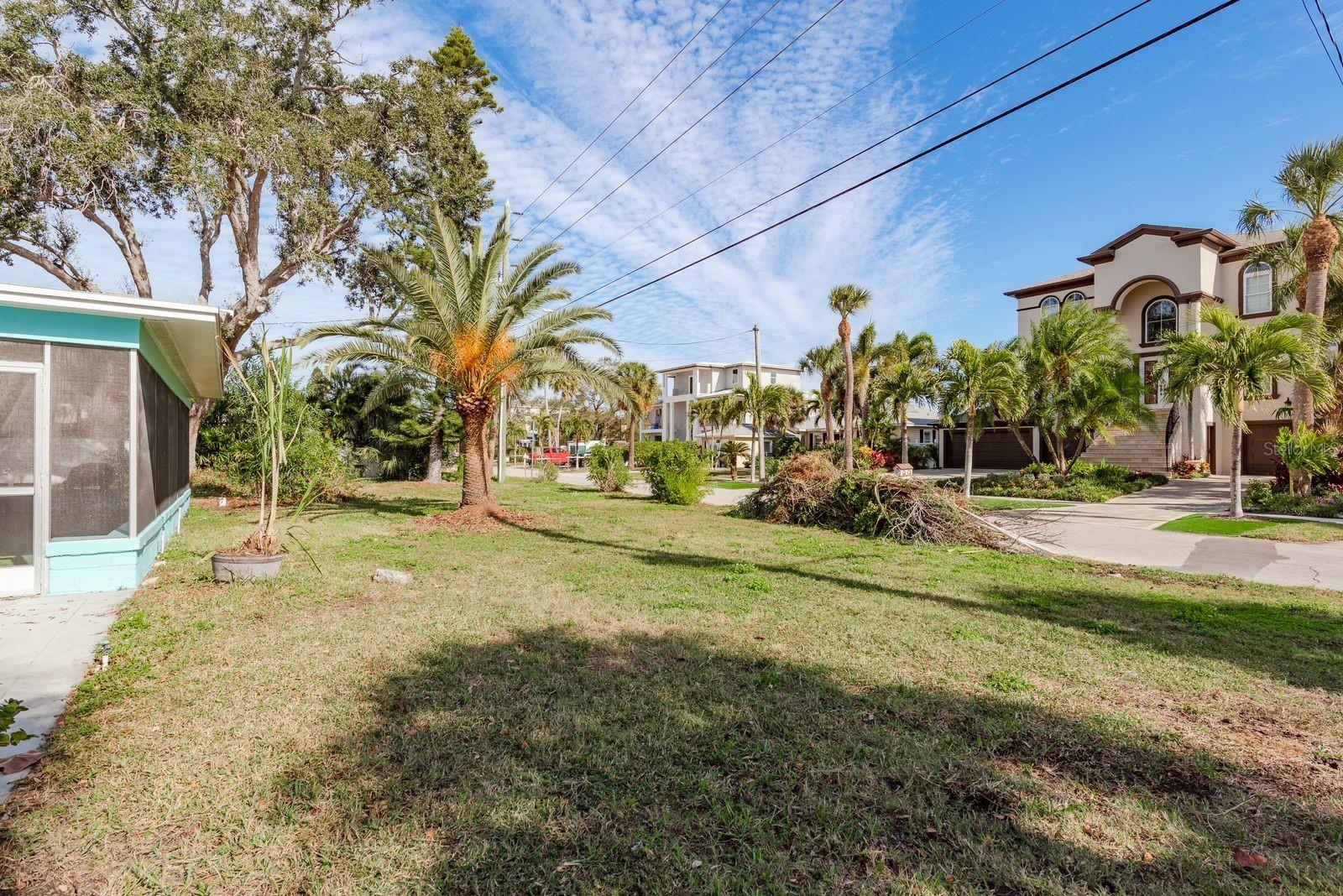 Image 39 of 58 For 829 Narcissus Avenue