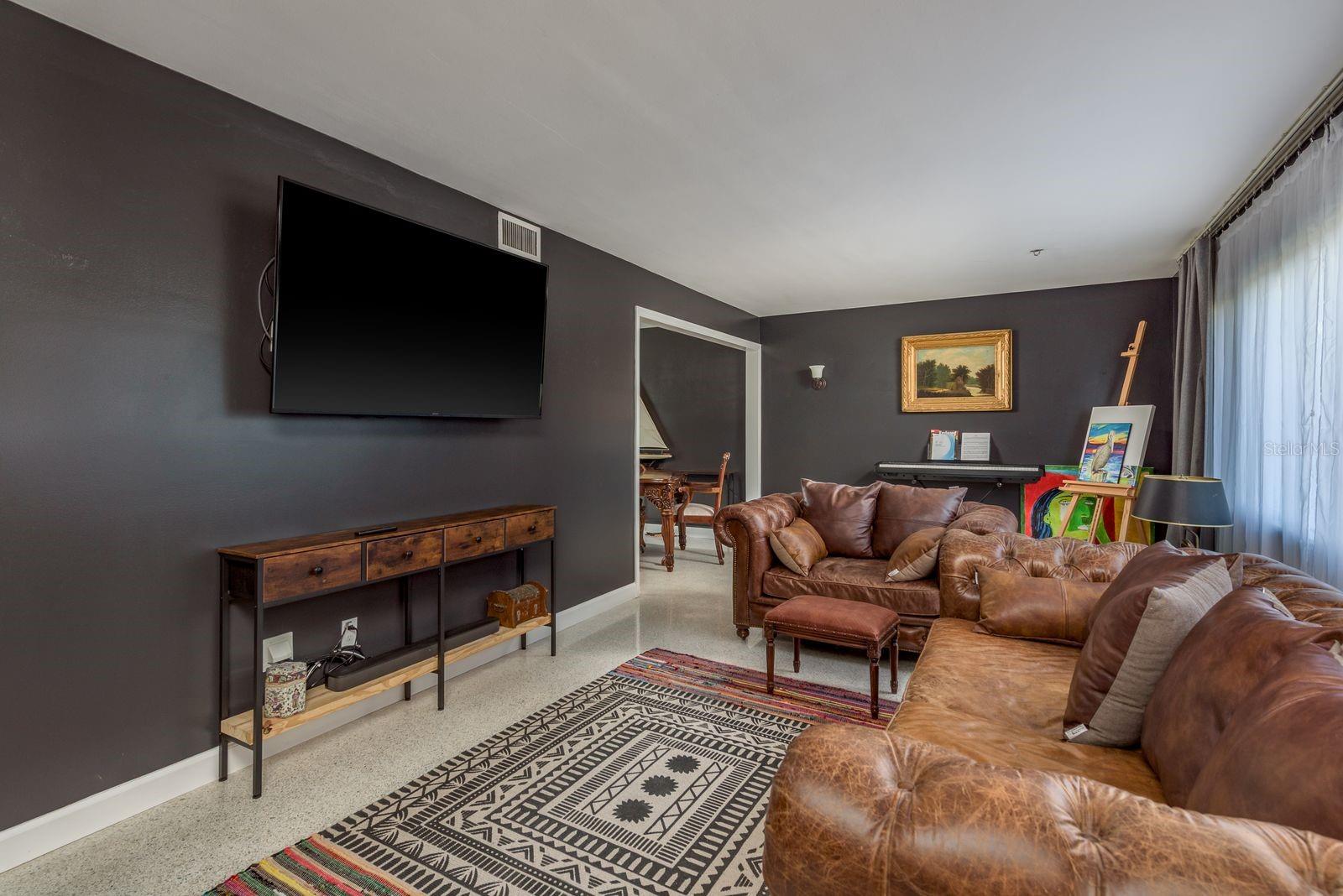 Image 8 of 58 For 829 Narcissus Avenue