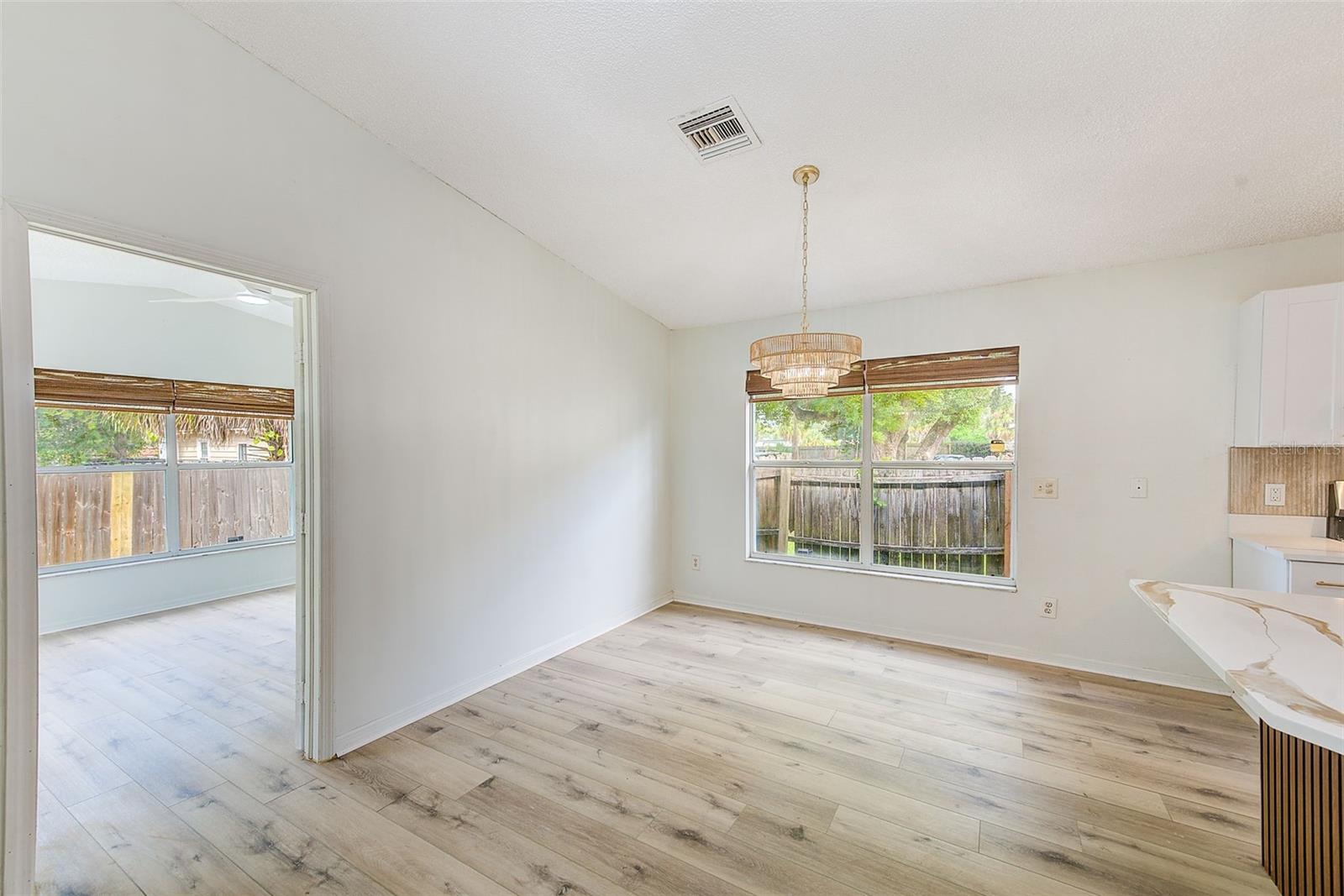 Image 12 of 52 For 410 Vine Avenue