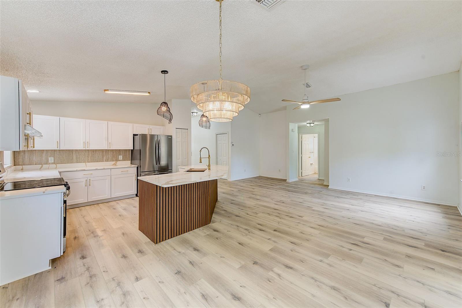 Image 13 of 52 For 410 Vine Avenue