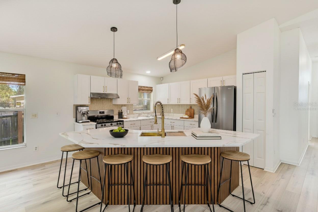 Image 14 of 52 For 410 Vine Avenue