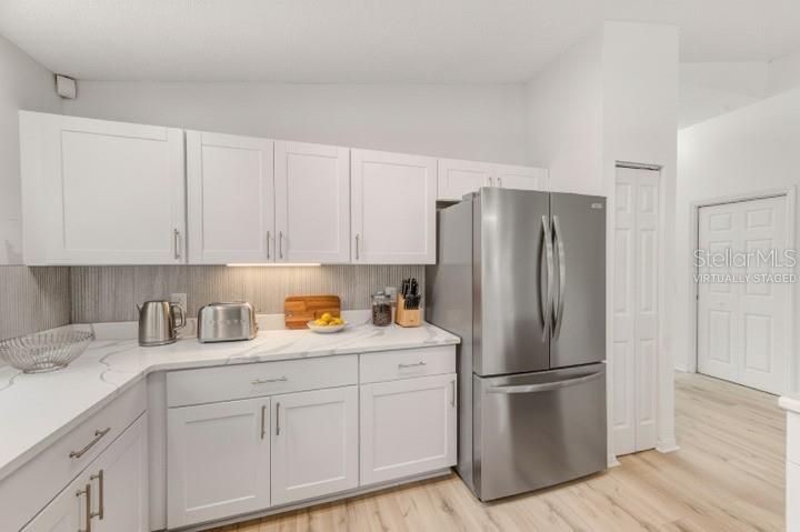 Image 17 of 52 For 410 Vine Avenue