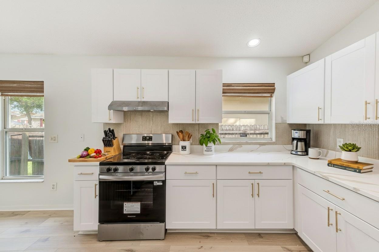 Image 18 of 52 For 410 Vine Avenue