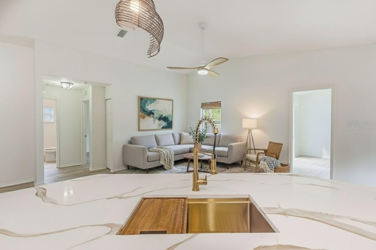 Image 20 of 52 For 410 Vine Avenue