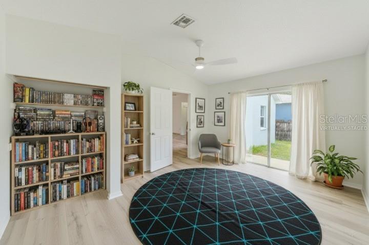 Image 24 of 52 For 410 Vine Avenue