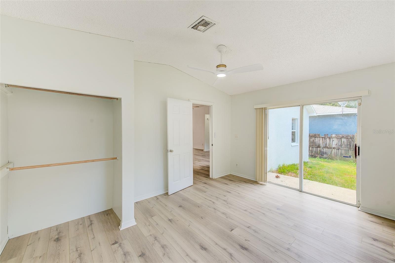 Image 25 of 52 For 410 Vine Avenue