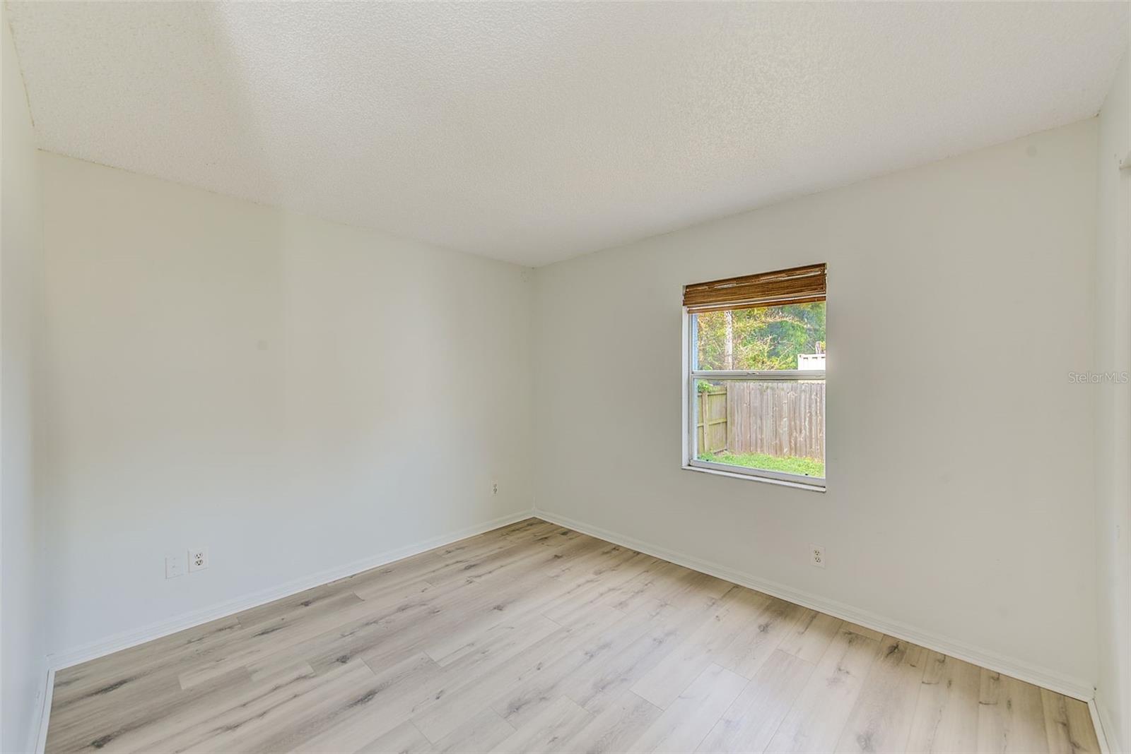 Image 27 of 52 For 410 Vine Avenue