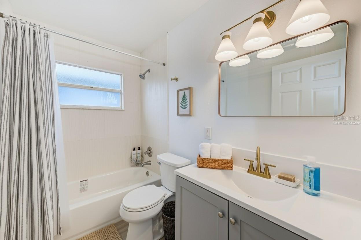 Image 28 of 52 For 410 Vine Avenue