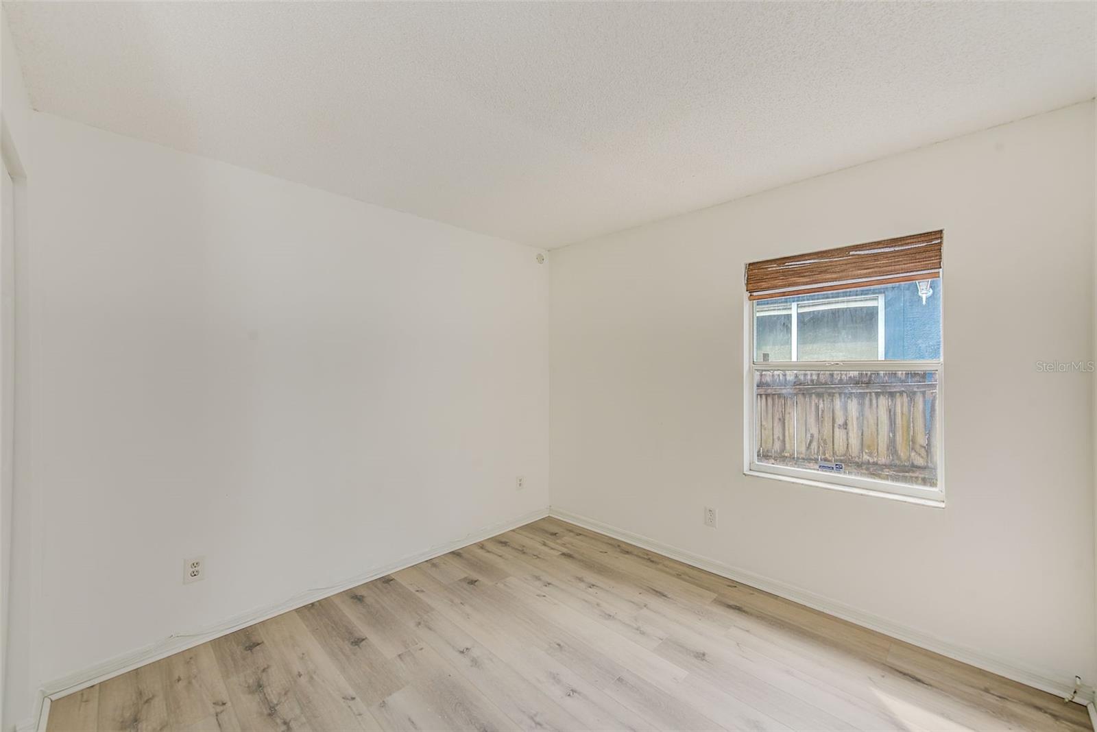 Image 30 of 52 For 410 Vine Avenue