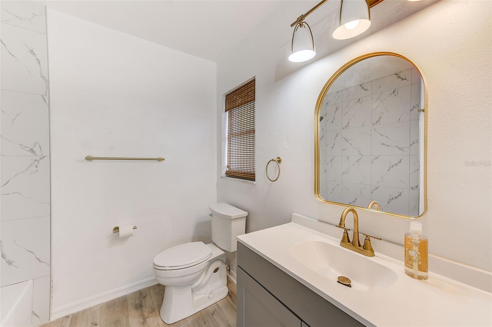 Image 36 of 52 For 410 Vine Avenue