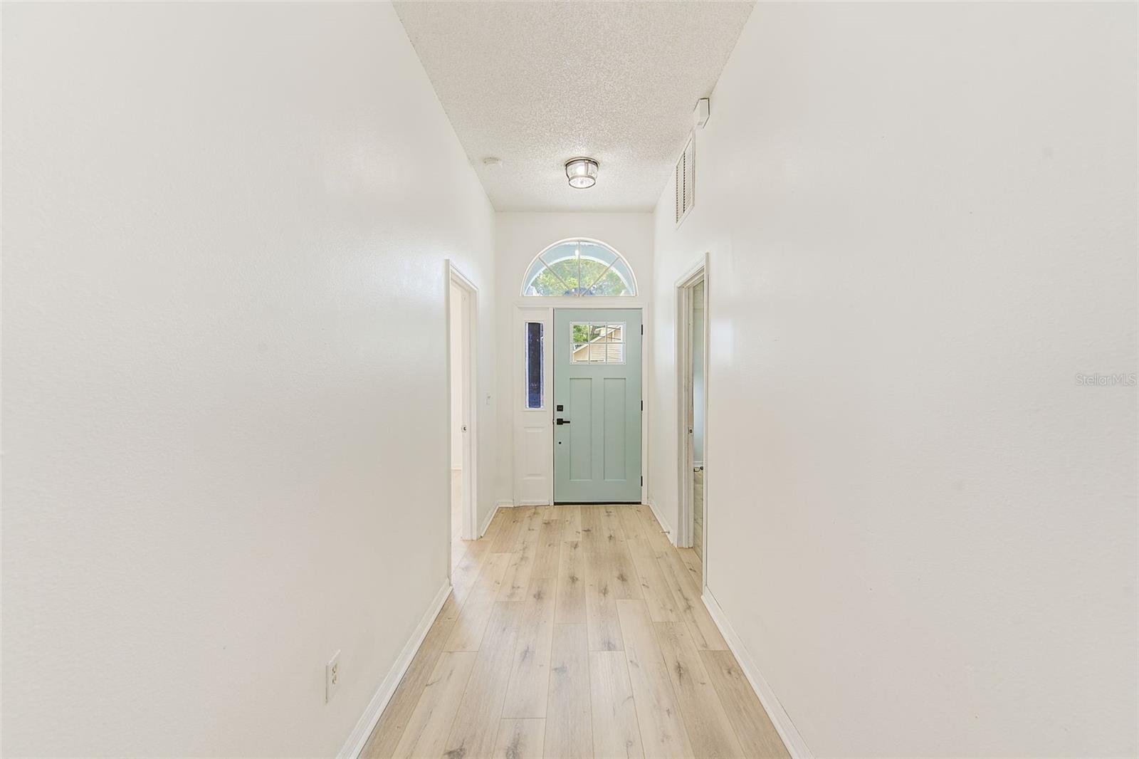 Image 4 of 52 For 410 Vine Avenue