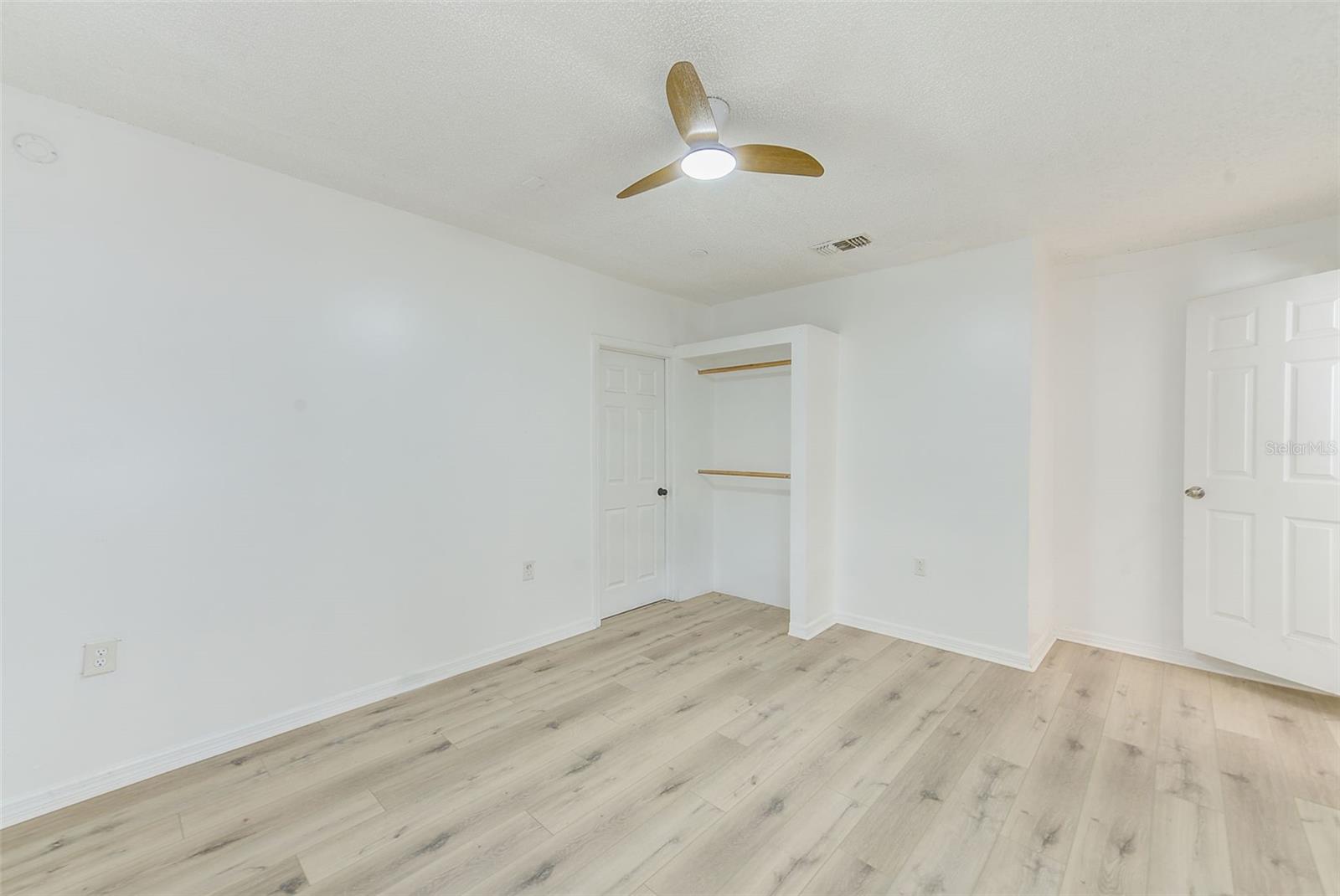 Image 42 of 52 For 410 Vine Avenue