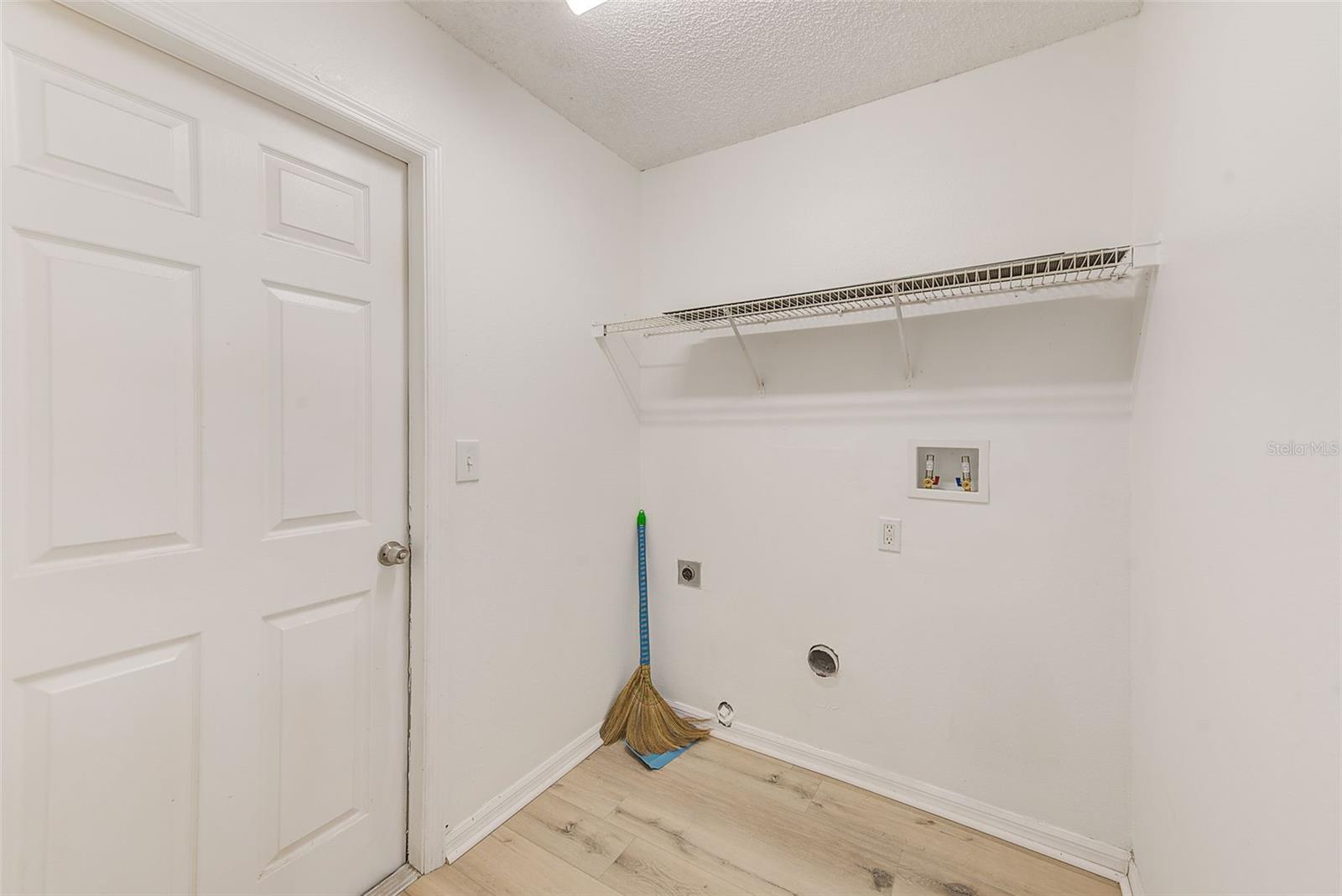 Image 43 of 52 For 410 Vine Avenue