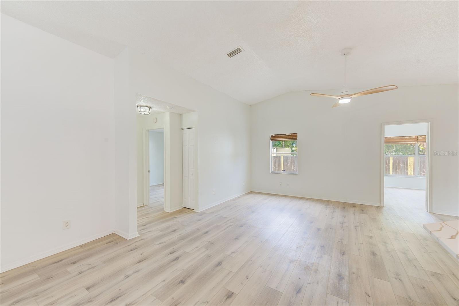 Image 8 of 52 For 410 Vine Avenue