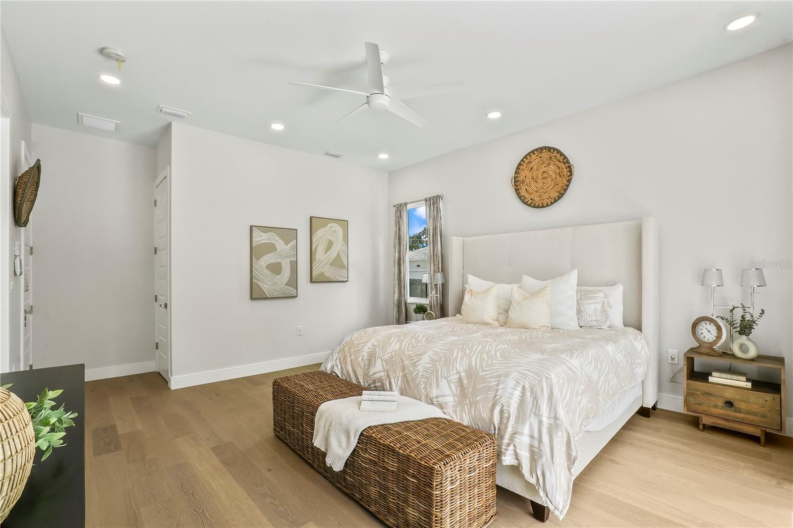 Image 20 of 46 For 11624 Oak Lane