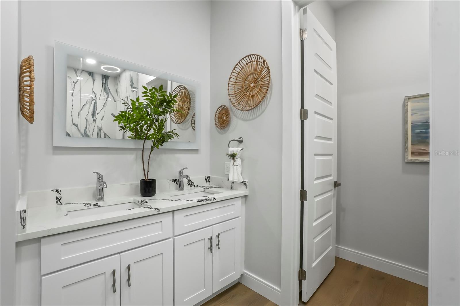 Image 22 of 46 For 11624 Oak Lane