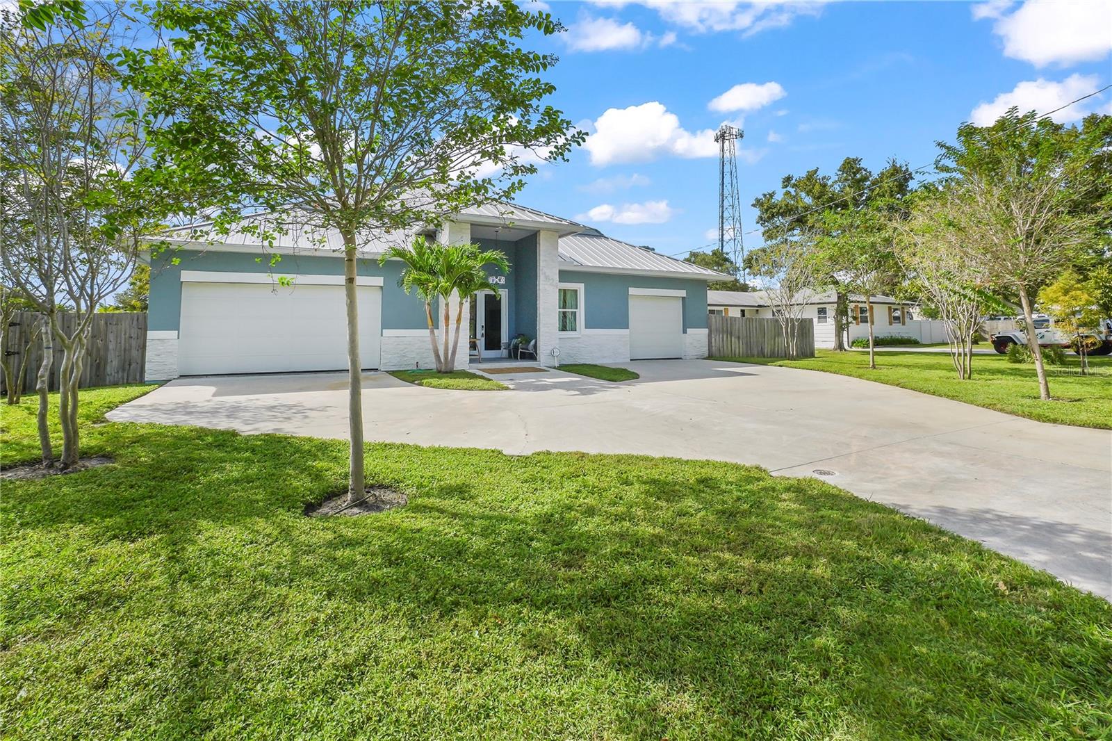 Image 3 of 46 For 11624 Oak Lane