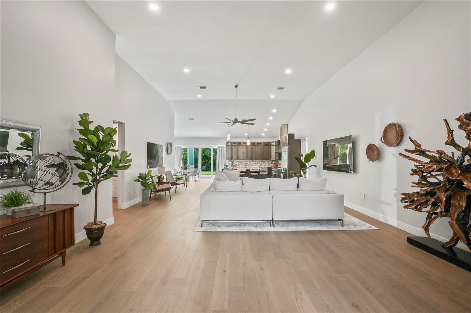 Image 5 of 46 For 11624 Oak Lane