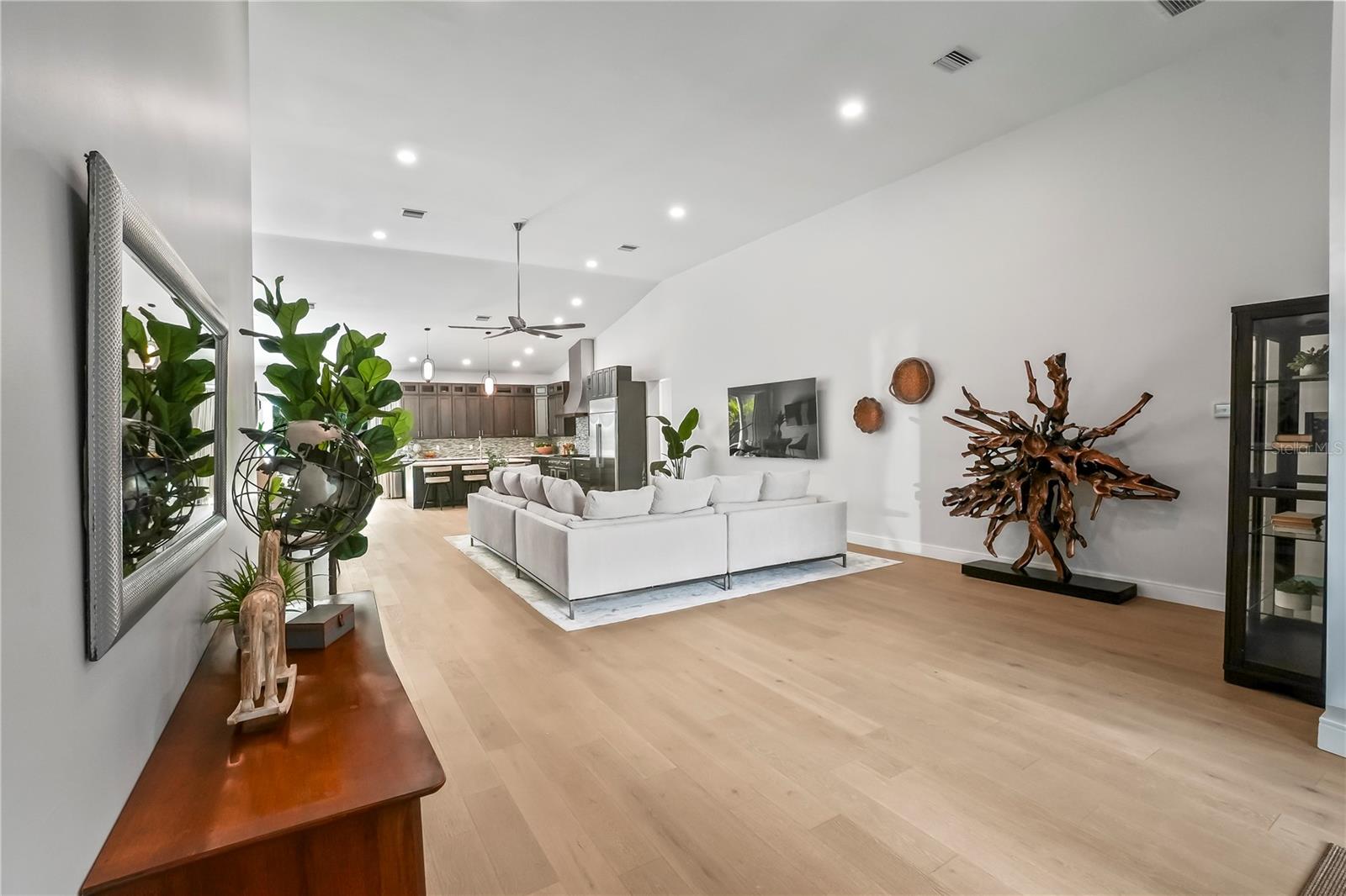 Image 6 of 46 For 11624 Oak Lane