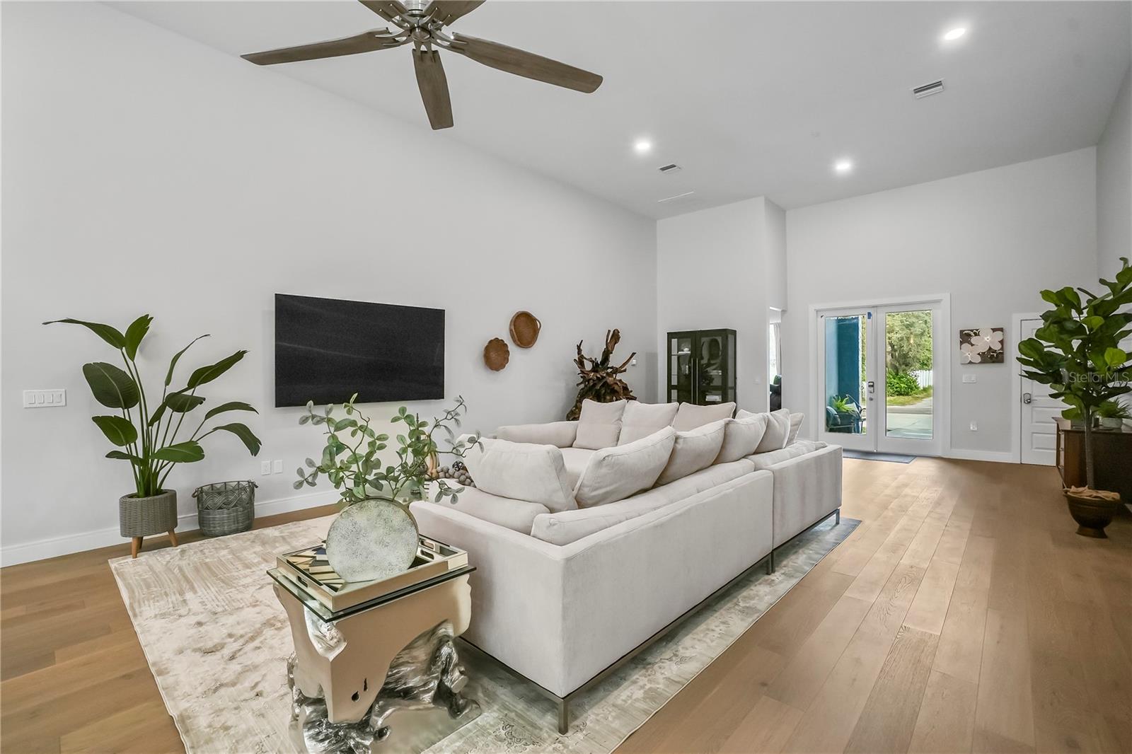 Image 9 of 46 For 11624 Oak Lane