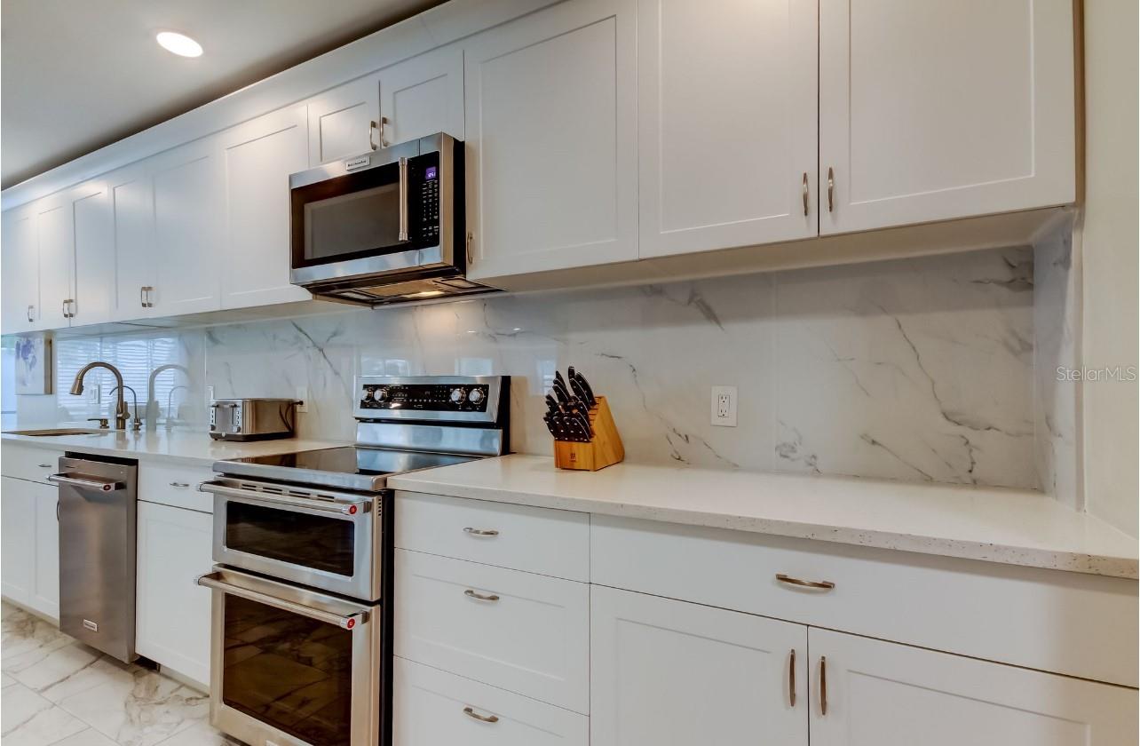 Image 14 of 68 For 4831 Blue Jay Circle