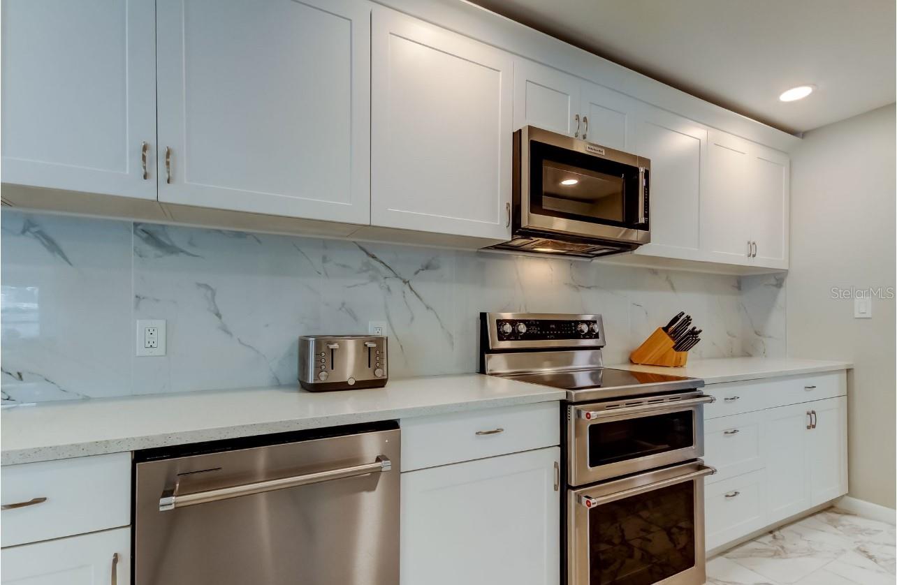 Image 15 of 68 For 4831 Blue Jay Circle