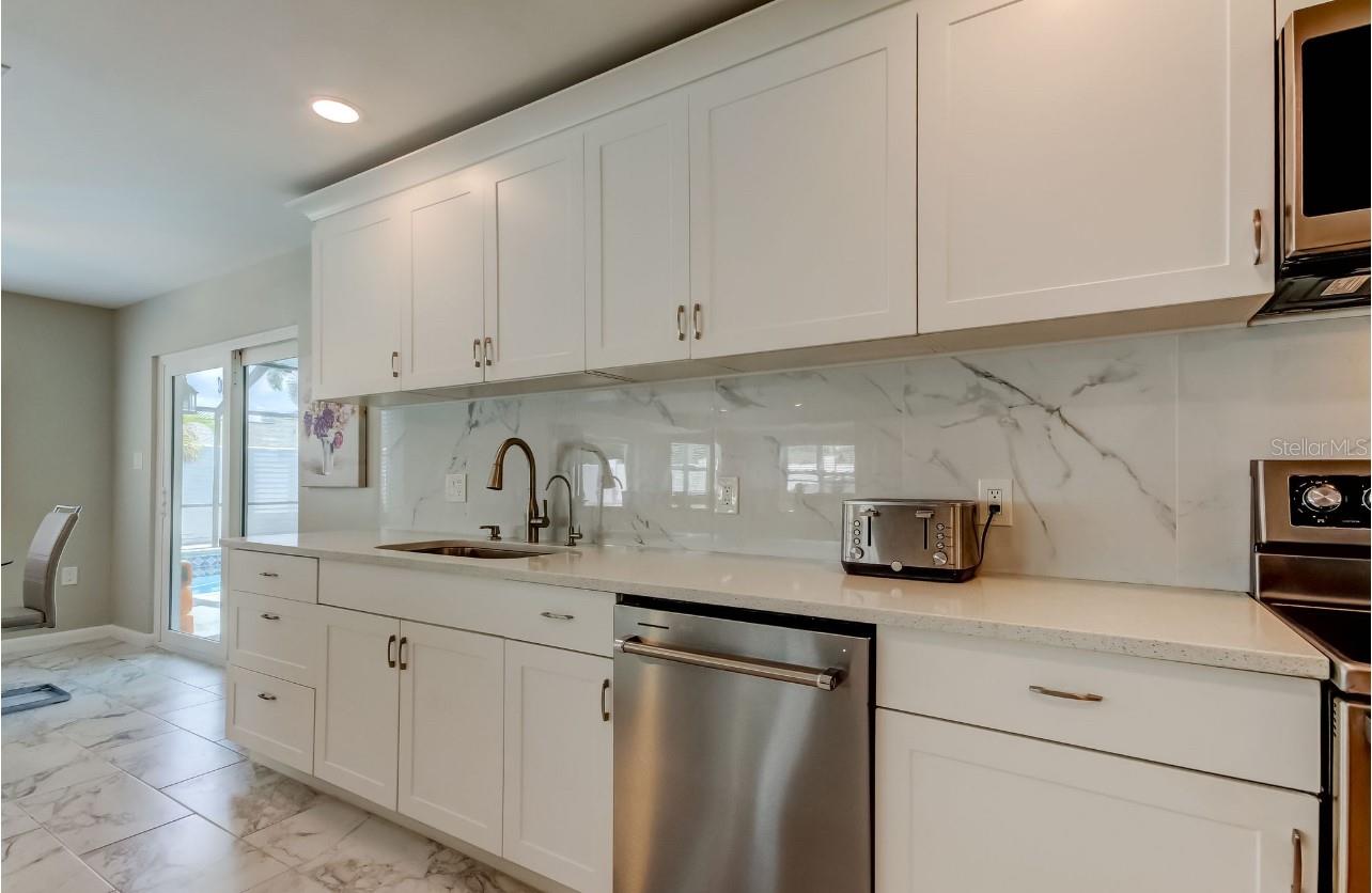 Image 17 of 68 For 4831 Blue Jay Circle