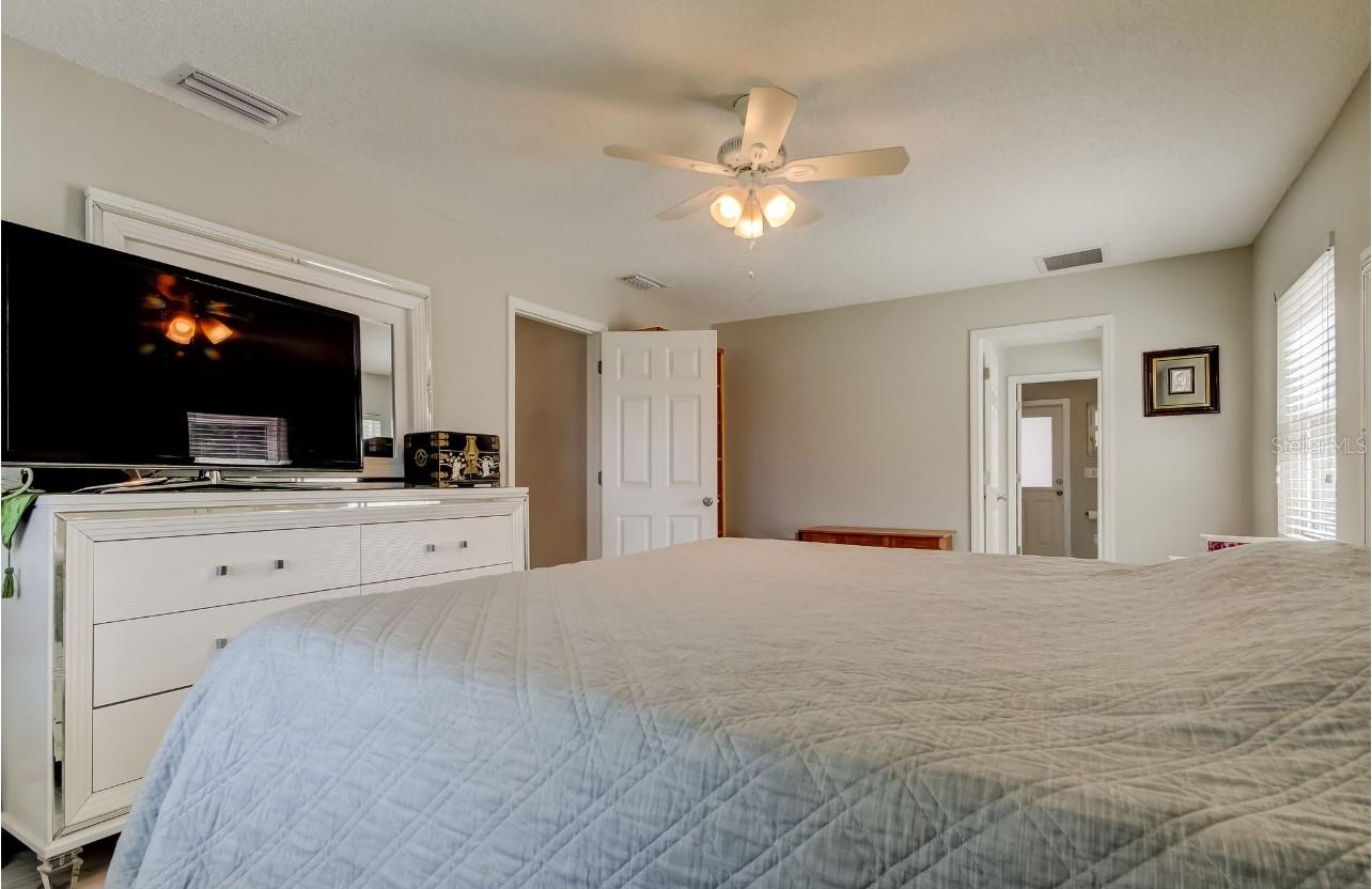 Image 36 of 68 For 4831 Blue Jay Circle