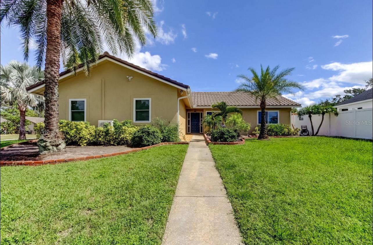 Image 4 of 68 For 4831 Blue Jay Circle