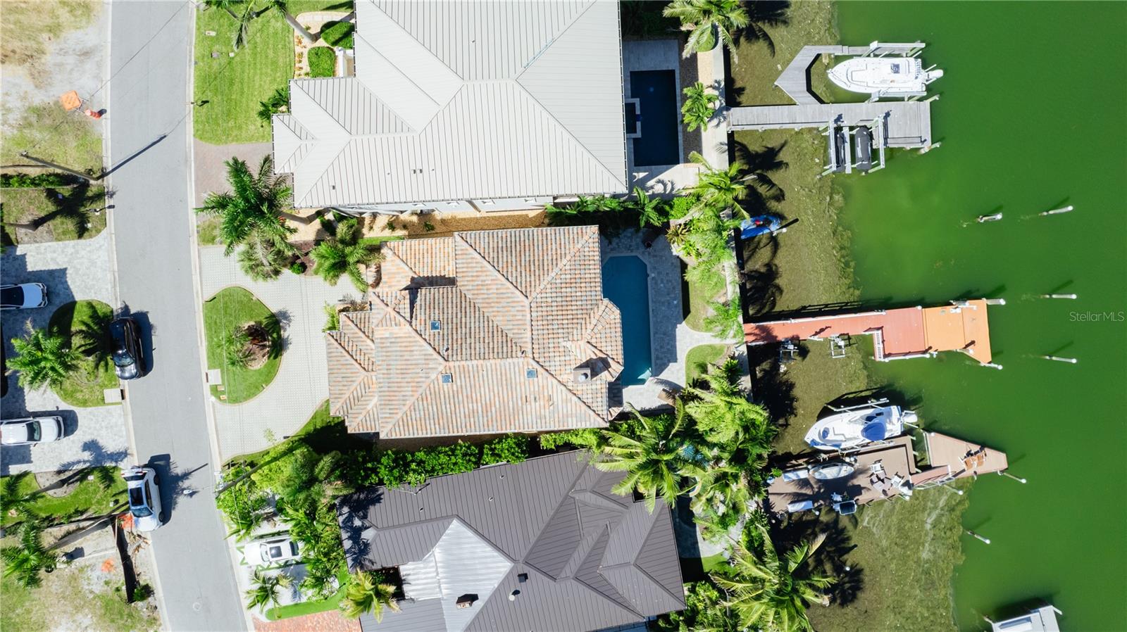 Listing photo id 91 for 136 Devon Drive