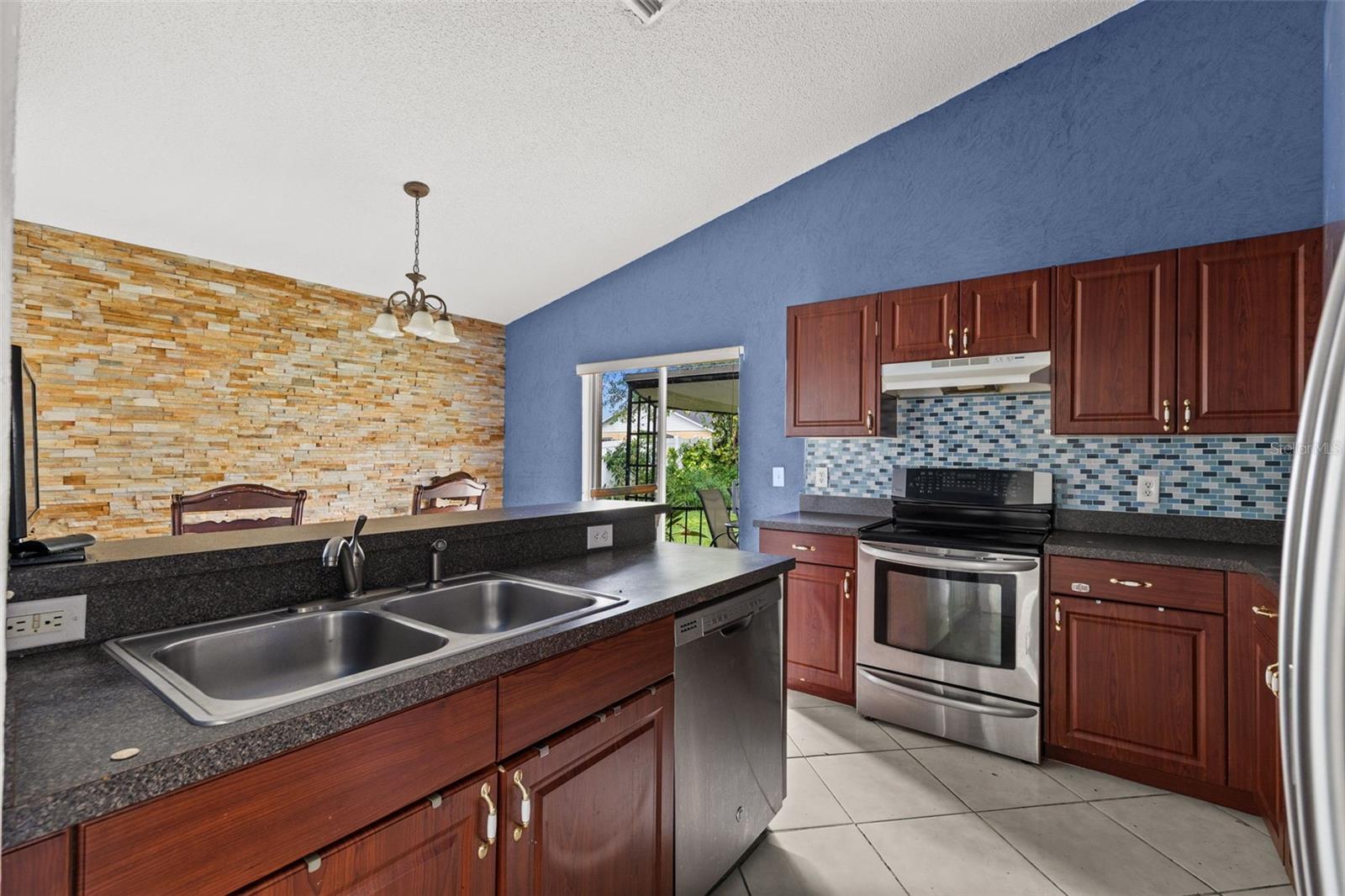 Image 5 of 55 For 1019 Great Shady Lane