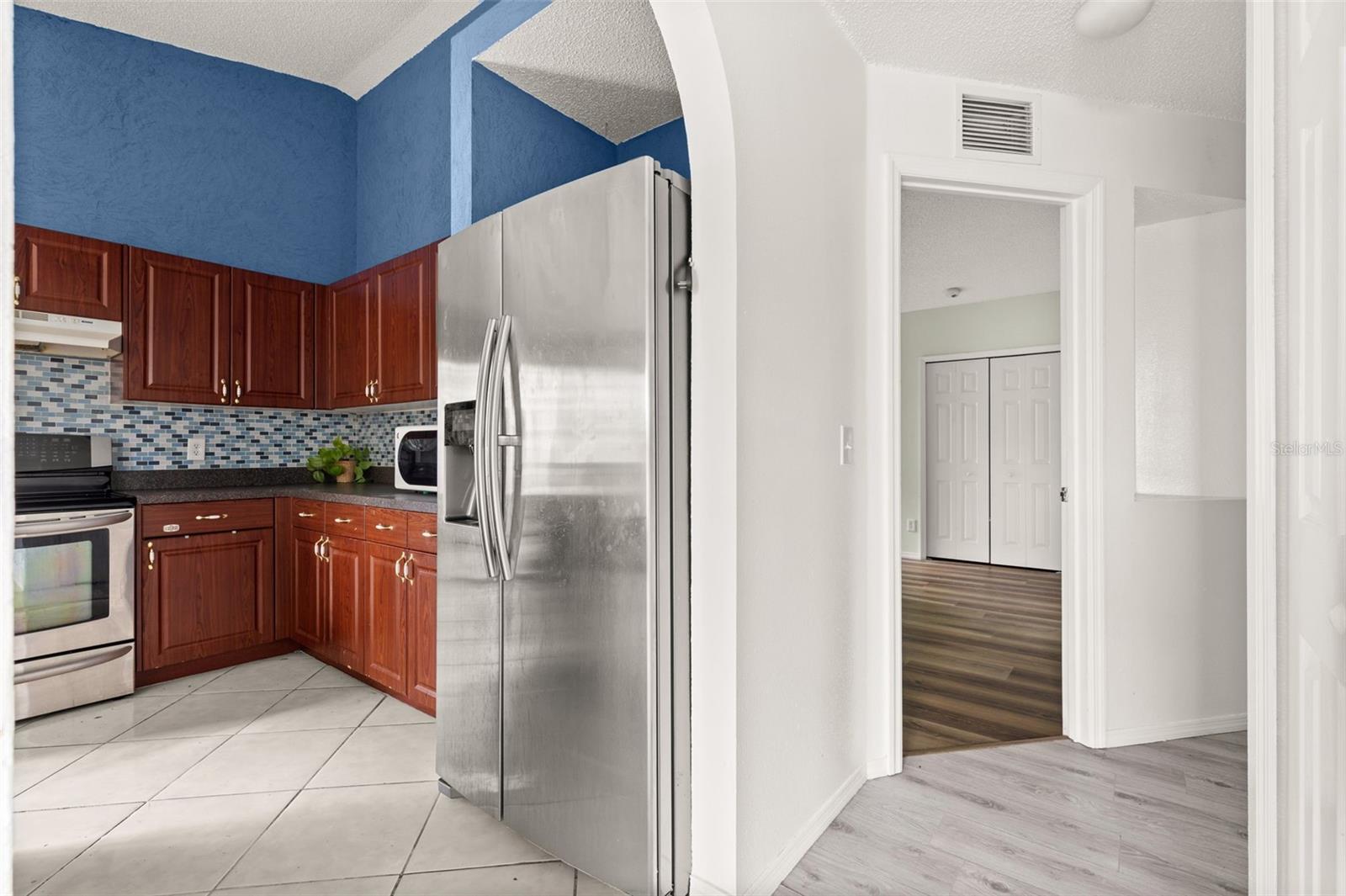 Image 6 of 55 For 1019 Great Shady Lane