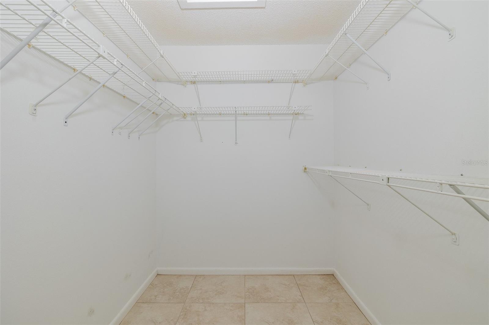 Image 11 of 47 For 2721 Northridge Drive E