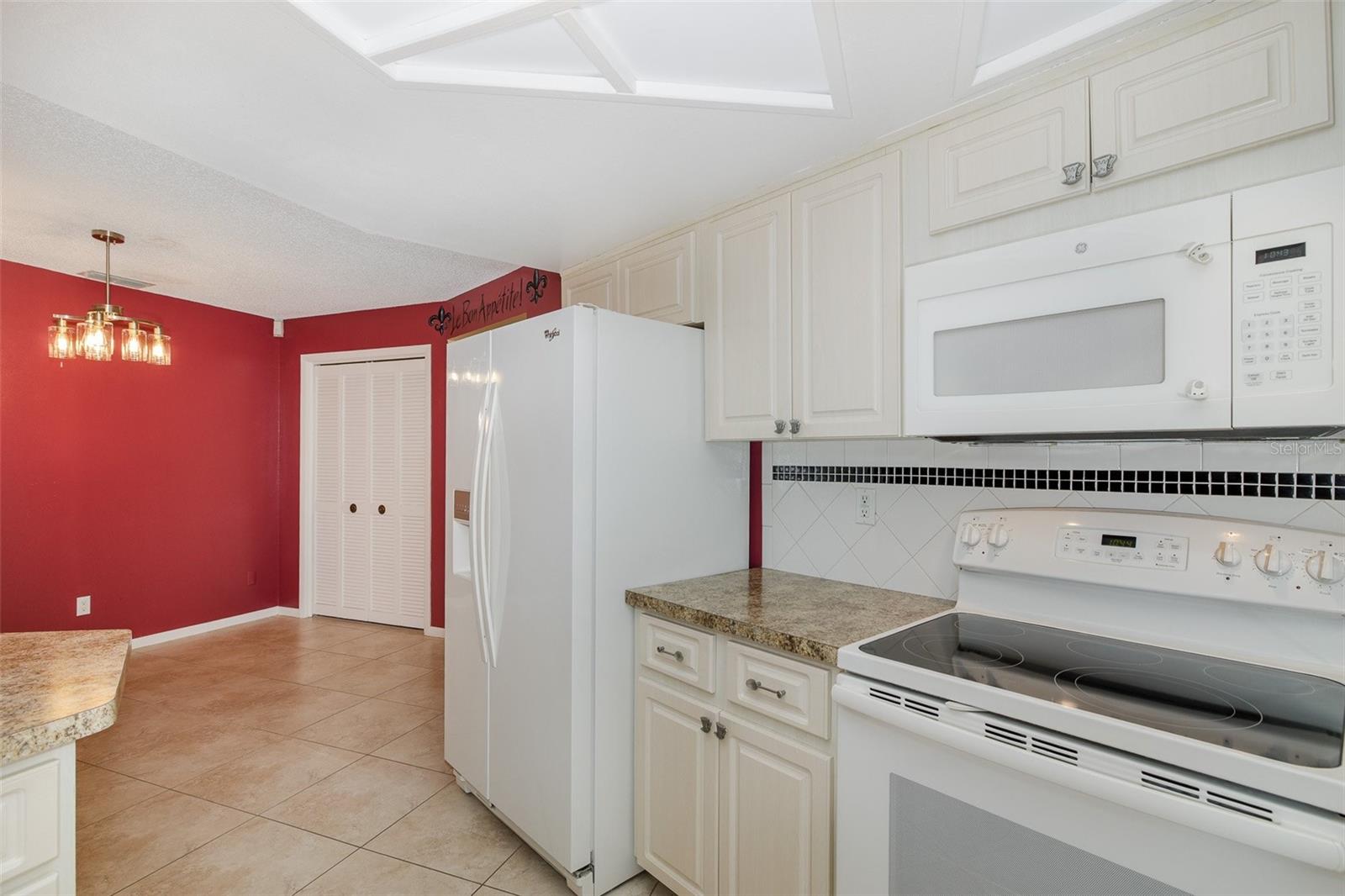 Image 18 of 47 For 2721 Northridge Drive E