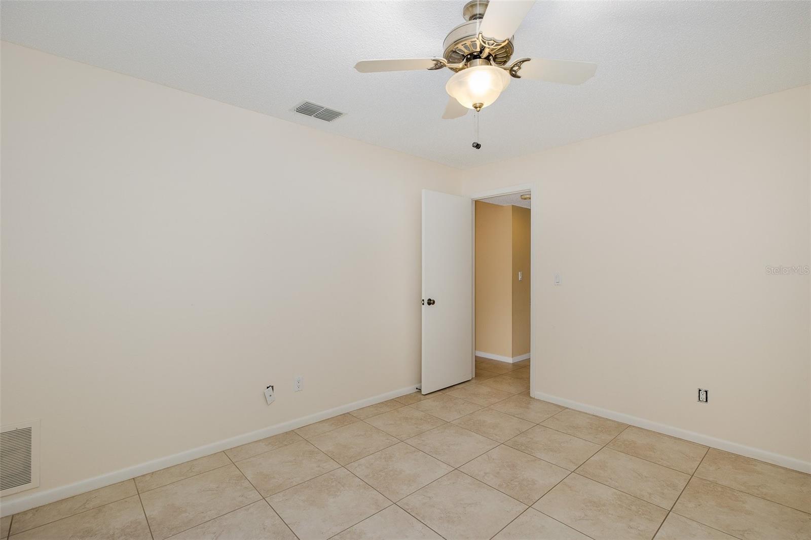 Image 22 of 47 For 2721 Northridge Drive E