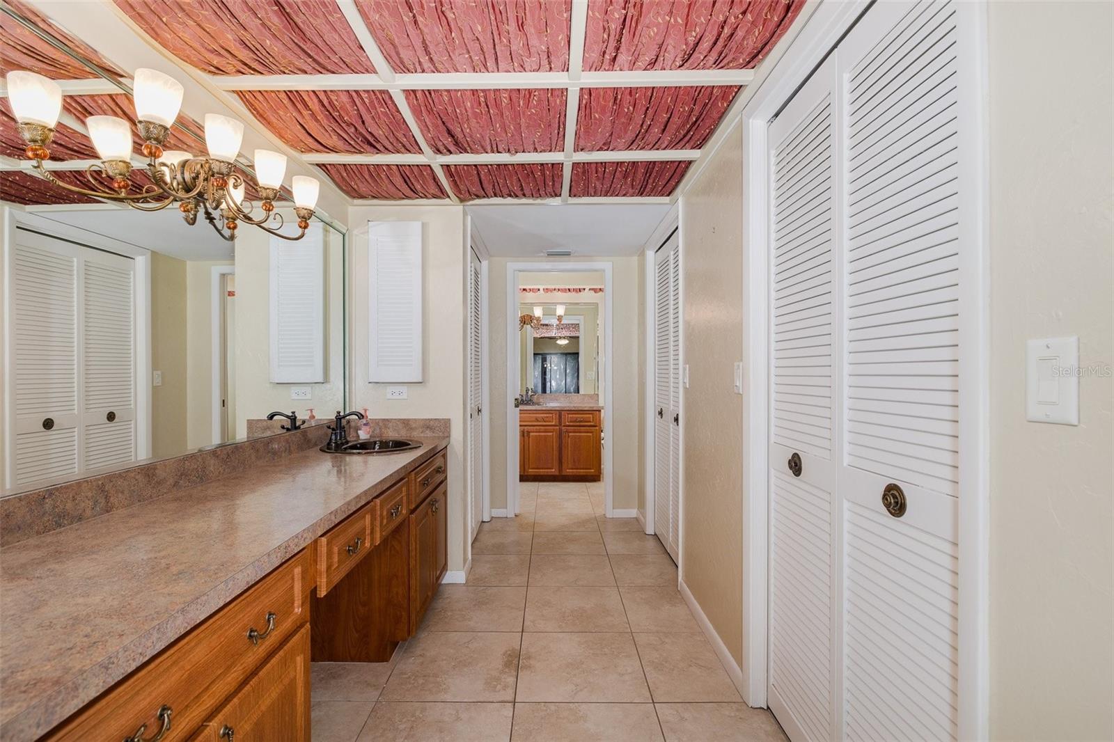 Image 9 of 47 For 2721 Northridge Drive E