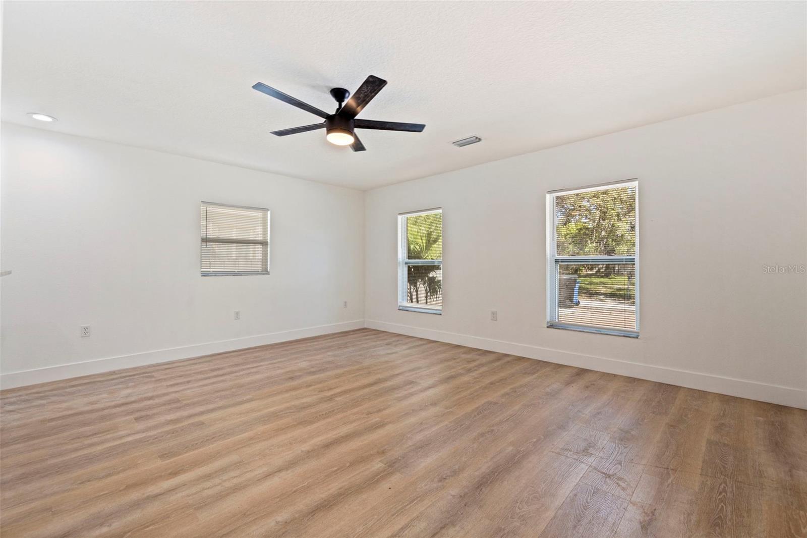 Listing photo id 8 for 3738 18th Terrace S