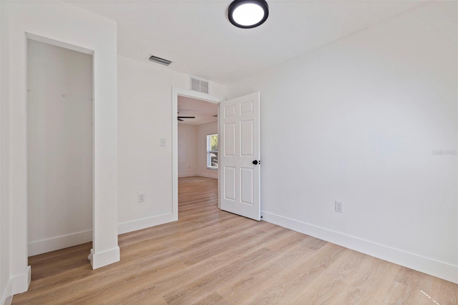 Listing photo id 15 for 3738 18th Terrace S