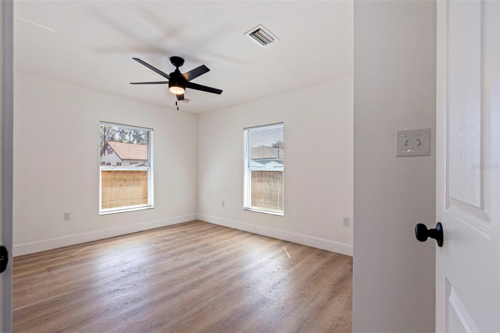 Listing photo id 18 for 3738 18th Terrace S